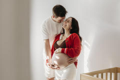 Rockhampton-maternity-photoshoot-at-home