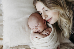 At-home-newborn-session-Yeppoon4